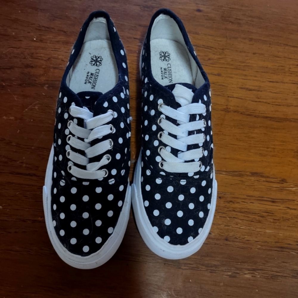 Never worn women's size 7 sneakers